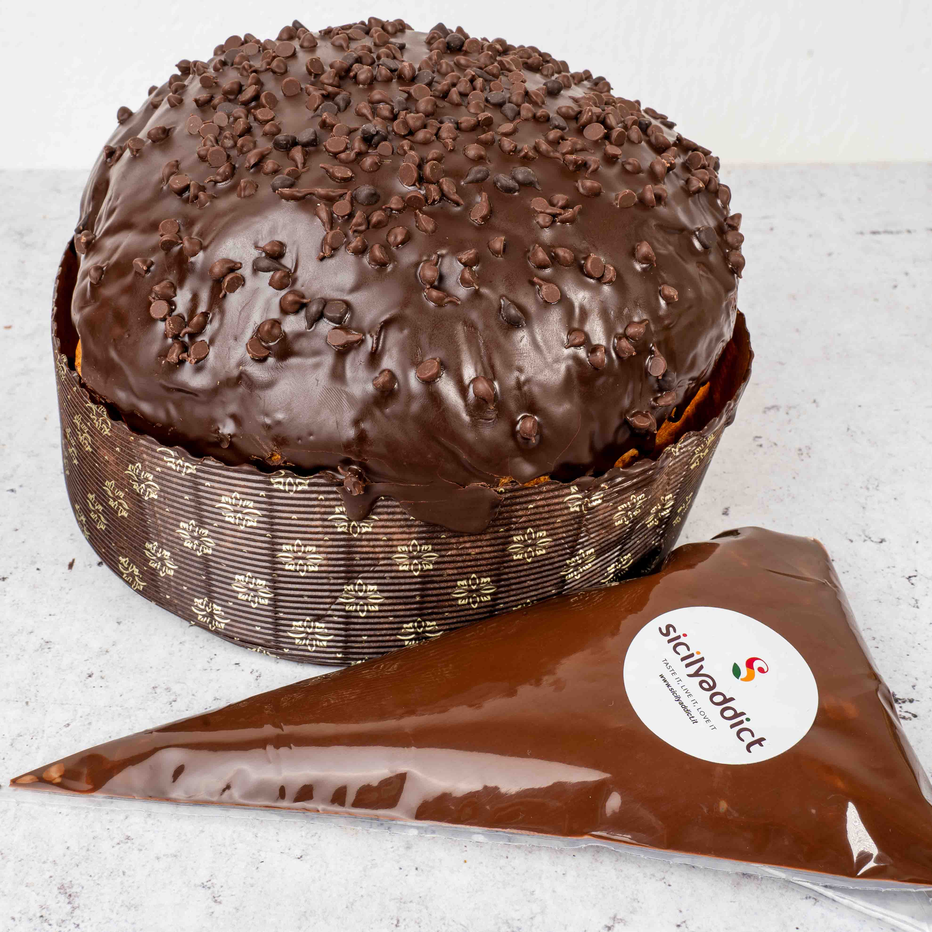 Panettone artigianale fondente 1kg con crema al cioccolato fondente in sac a poche da 200g