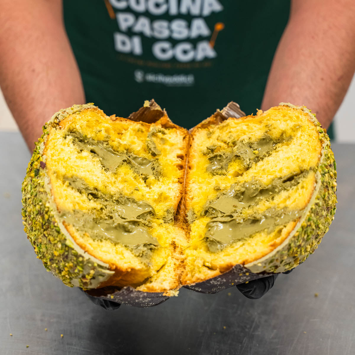 Panettone artigianale Il PISTACCHIOSO 1,3kg extrafarcito con 500g di pistacchio