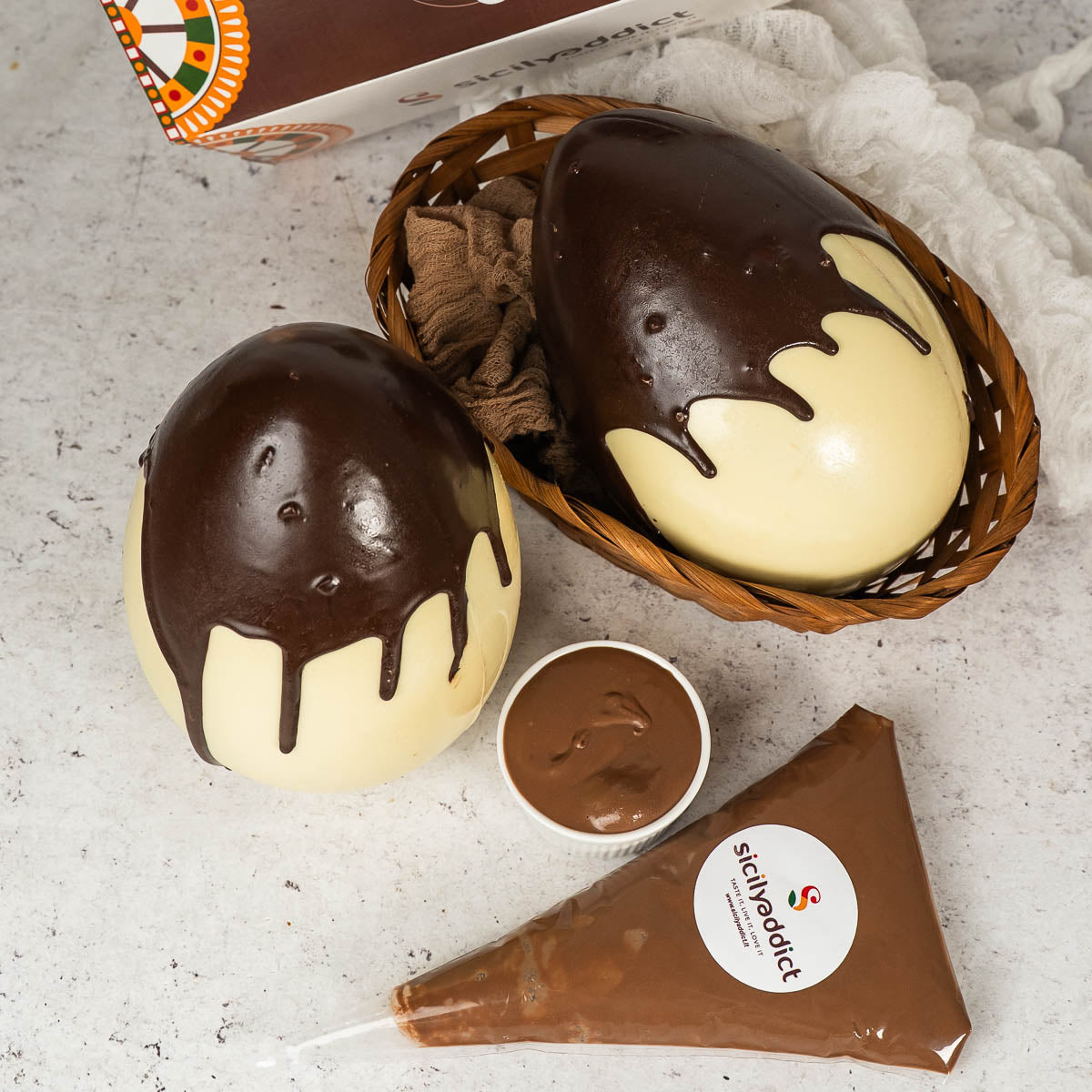 Uovo di Pasqua artigianale ai tre cioccolati 350g + sac a poche cioccolato 150g