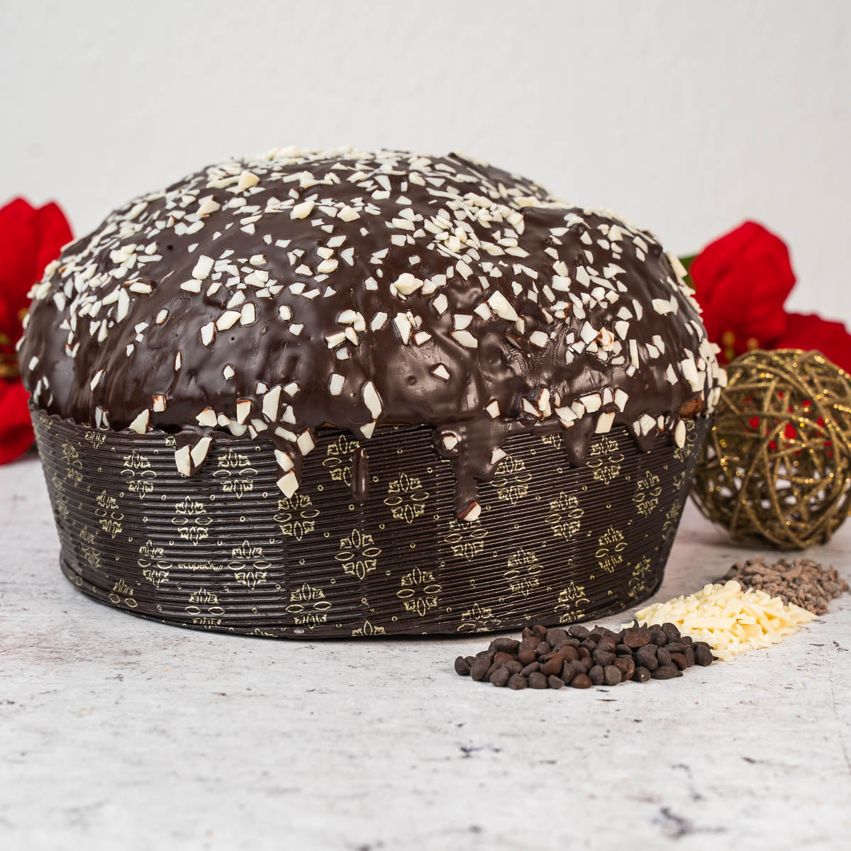 Panettone artigianale farcito ai Tre Cioccolati