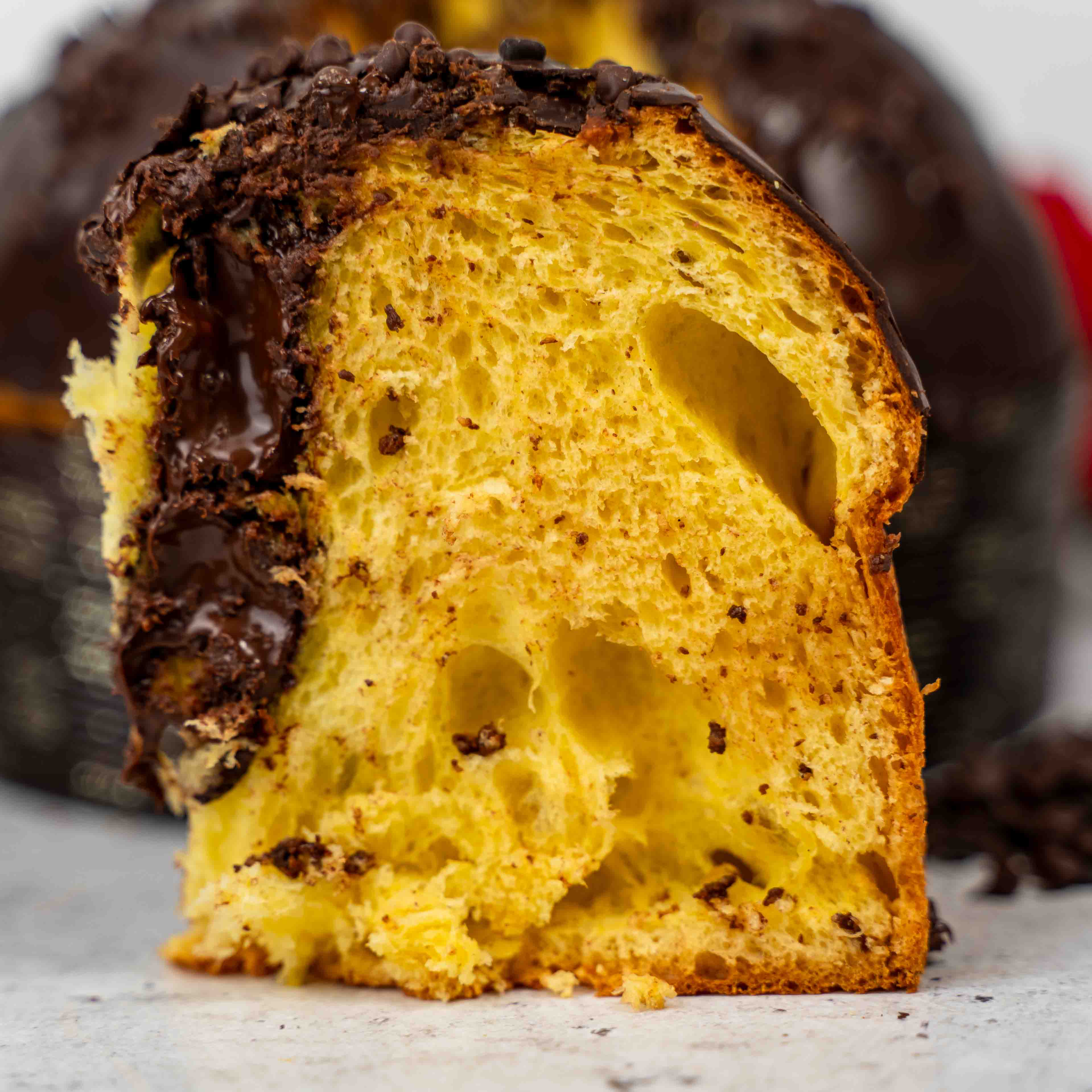 Panettone artigianale fondente 1kg con crema al cioccolato fondente in sac a poche da 200g