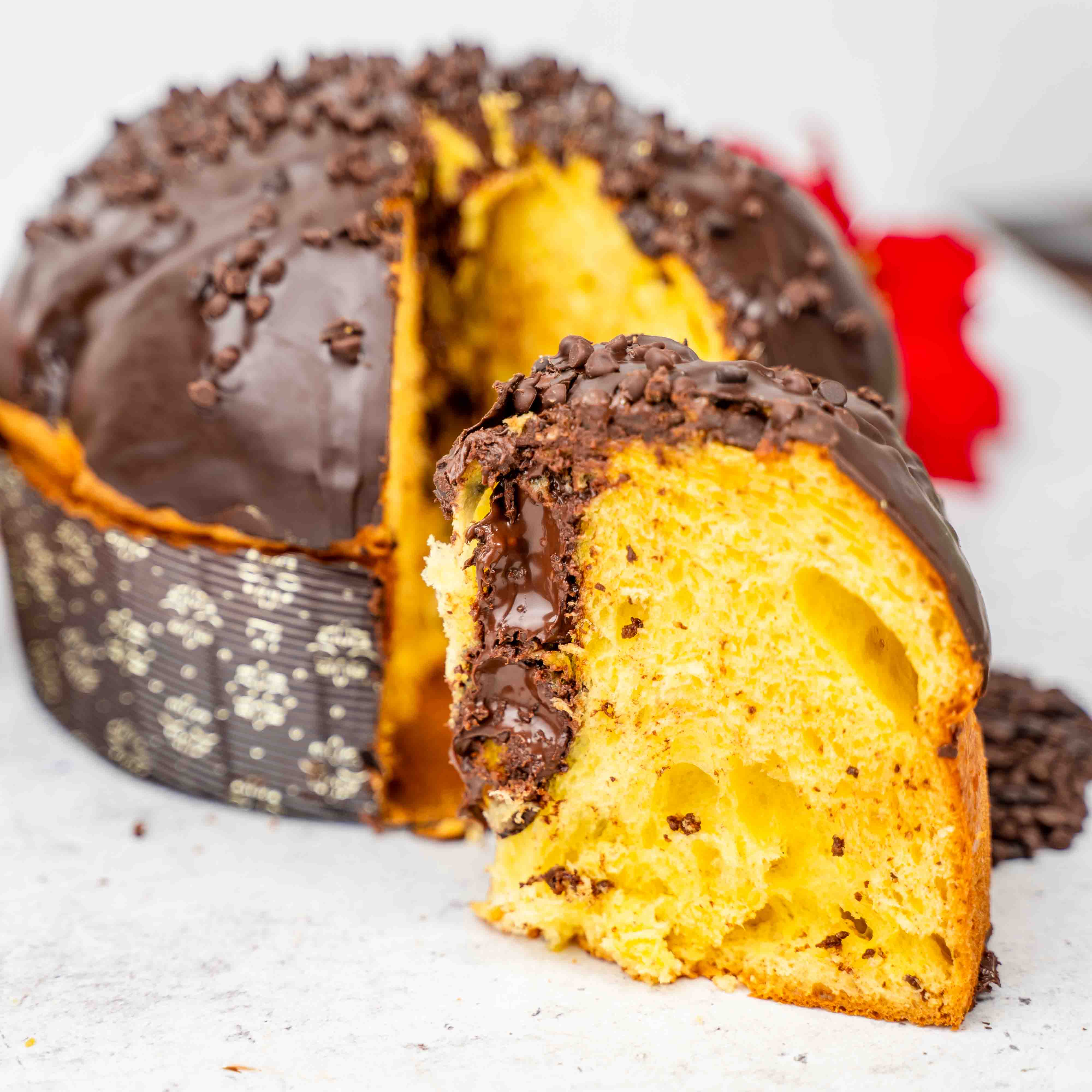 Panettone artigianale al cioccolato al latte 1kg con crema al cioccolato in sac a poche da 200g