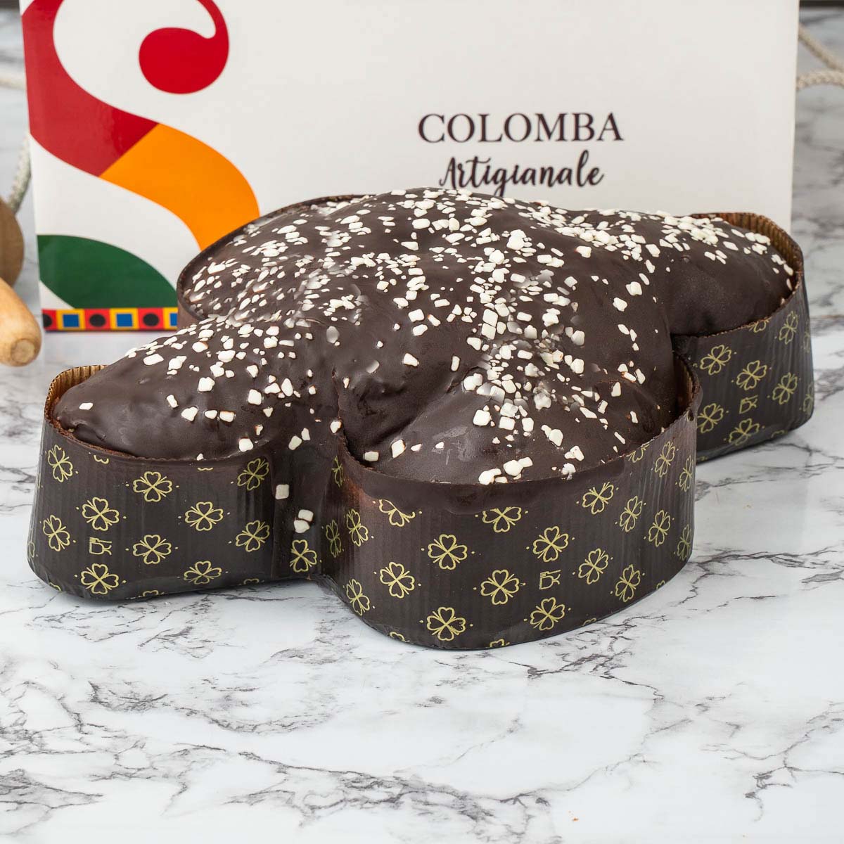 Colomba artigianale artigianale farcita ai Tre Cioccolati