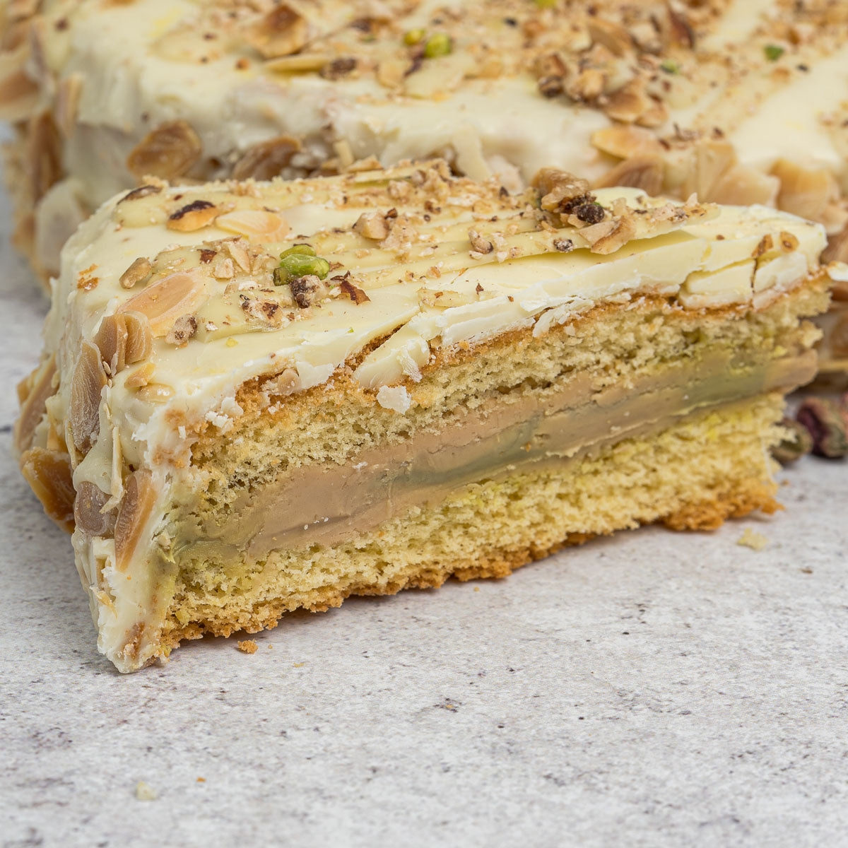 Torta con mandorle, nocciole e pistacchi 600g