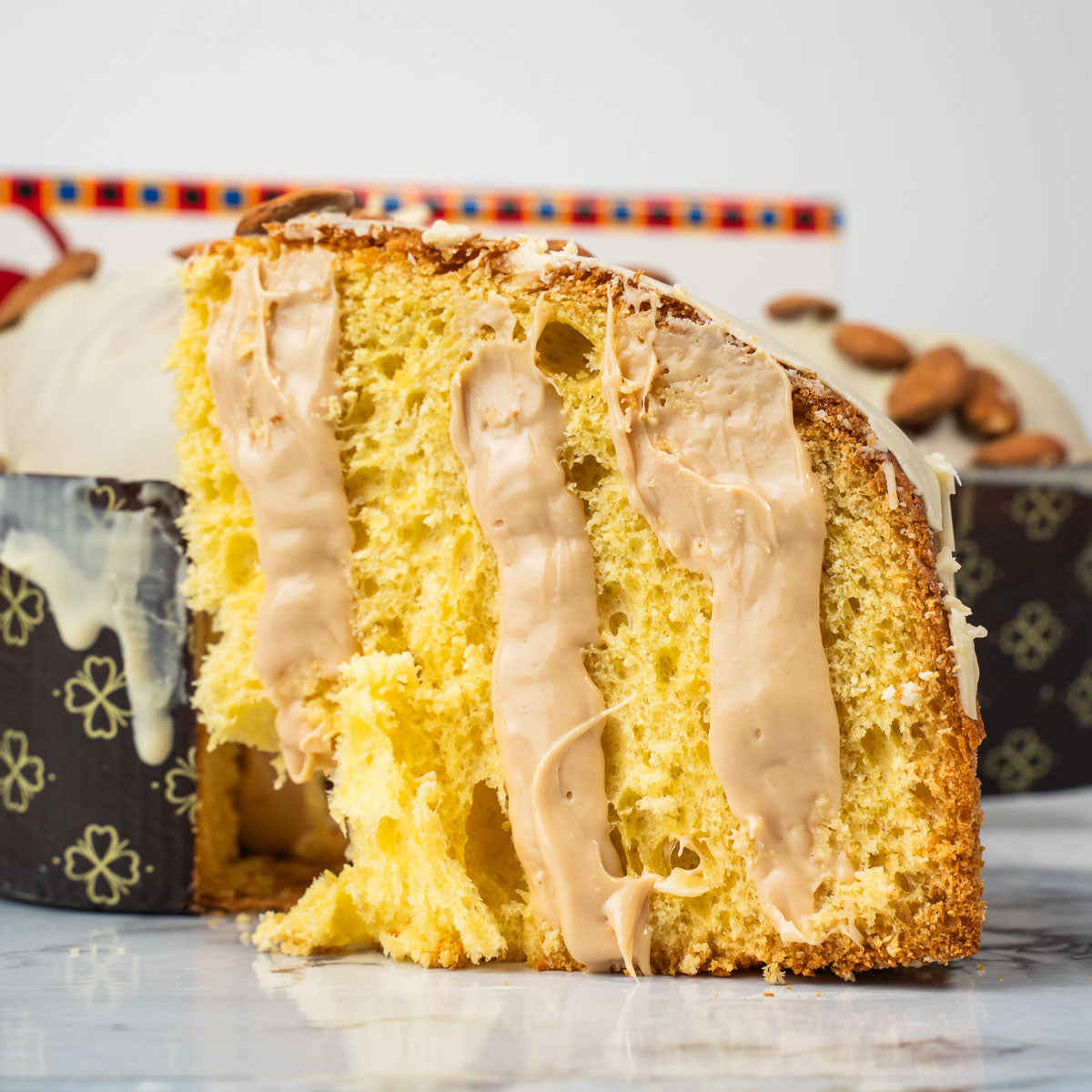 Colomba Artigianale alle Mandorle 1kg con Crema alla Mandorla in Sac à Poche