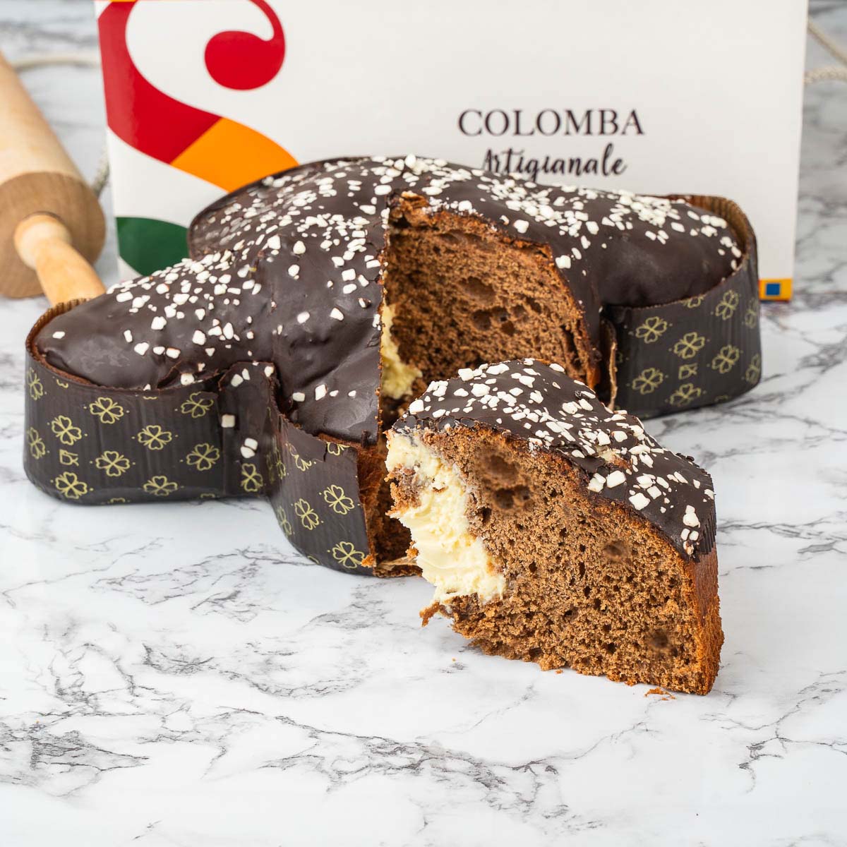 Colomba artigianale artigianale farcita ai Tre Cioccolati