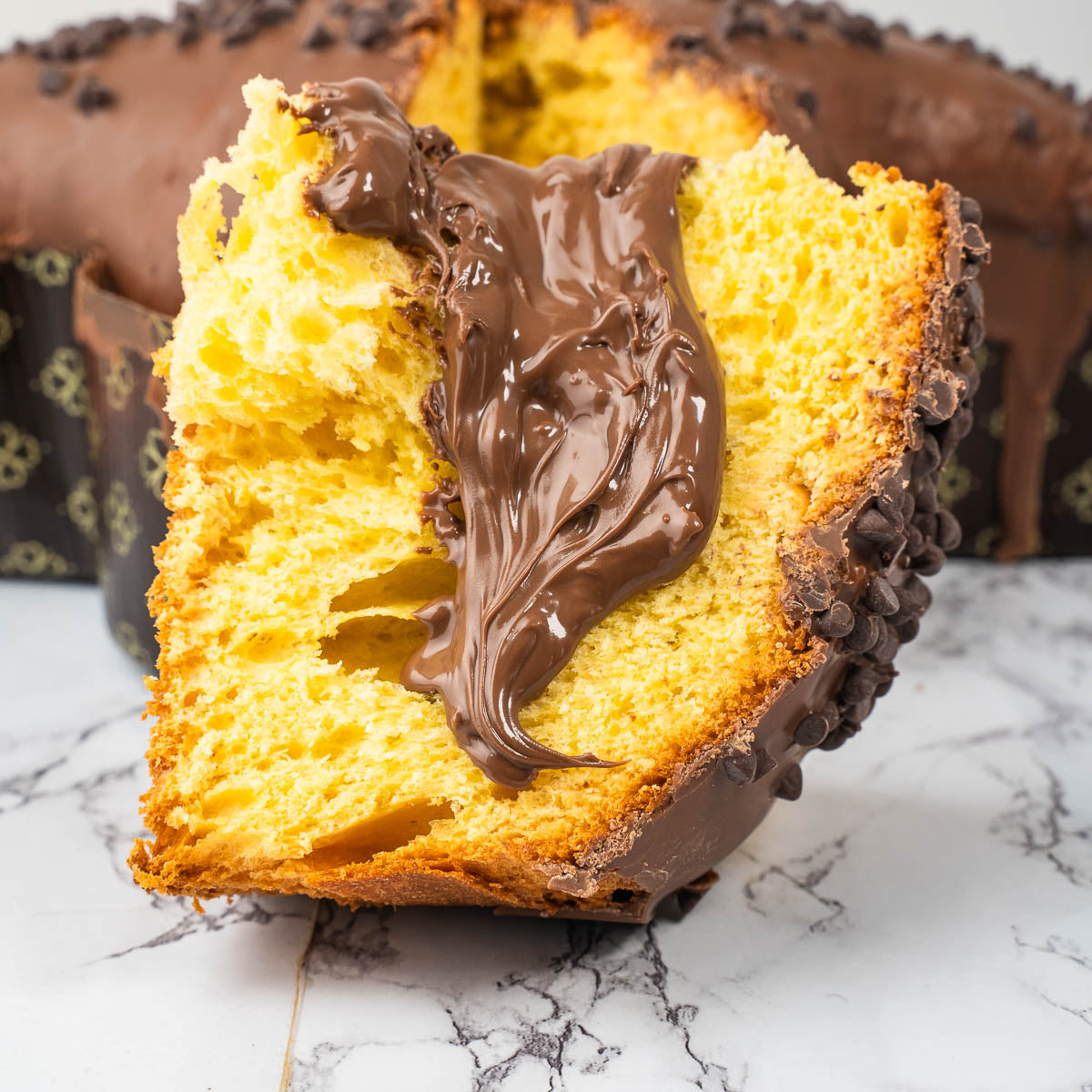 Colomba artigianale al cioccolato al latte 1kg con crema al cioccolato in sac a poche